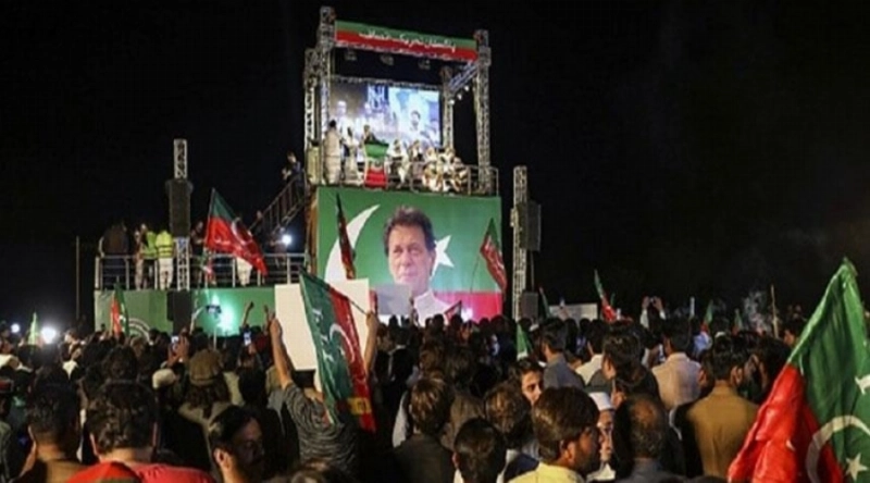 أنصار عمران خان في الشوارع (مكة)