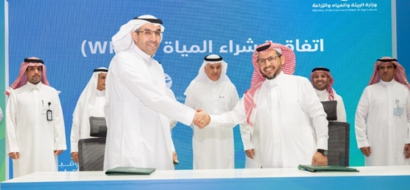 خلال توقيع إحدى الاتفاقيات