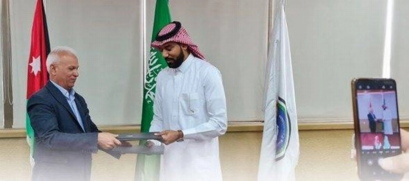 على هامش الاجتماع