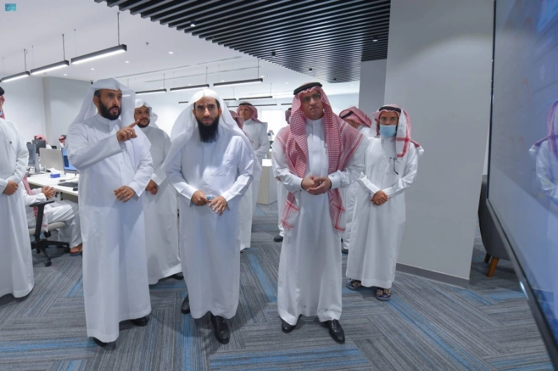 وليد الصمعاني خلال زيارته المحكمة العمالية (مكة)