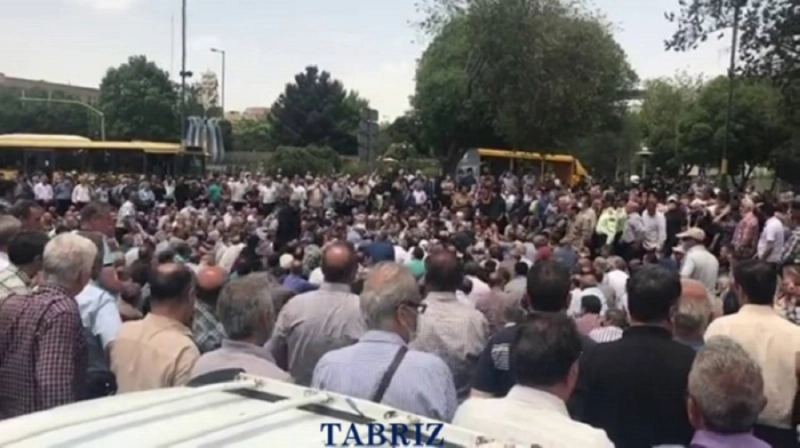 جانب من التظاهرات في تبريز (مكة)