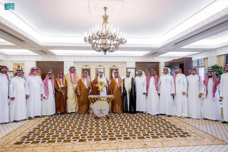 فيصل بن مشعل لدى استقباله مجلس إدارة نادي العربي (مكة)