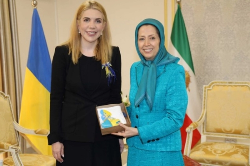 مريم رجوي تكرم كيرا روديك (مكة)