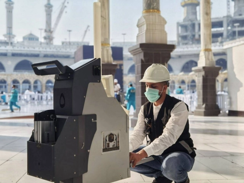 استخدام الذكاء الاصطناعي لتعقيم المسجد الحرام (مكة)