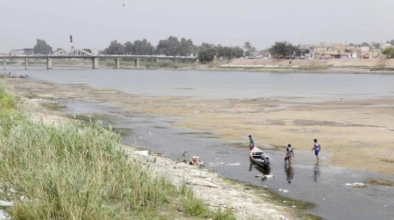 نهر دجلة بالعراق يقترب من الجفاف (مكة)