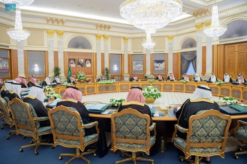 خادم الحرمين مترئسا جلسة مجلس الوزراء أمس (واس)