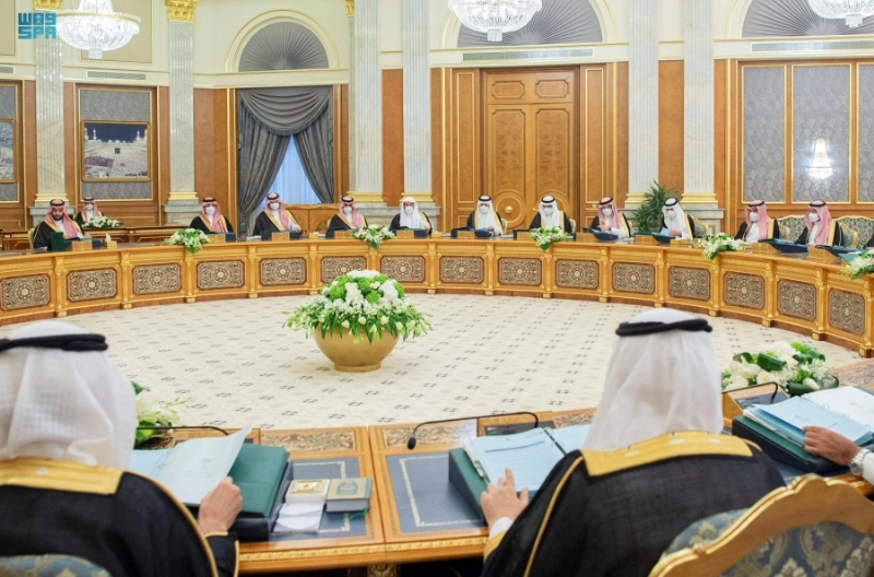 خادم الحرمين مترئسا جلسة مجلس الوزراء أمس (واس)
