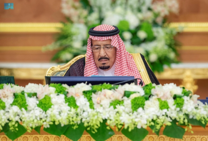 الملك سلمان خلال ترؤسه جلسة مجلس الوزراء