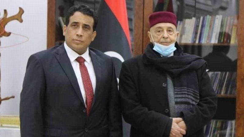 عقيلة والمنفي لدى لقائهما بالقاهرة (مكة)