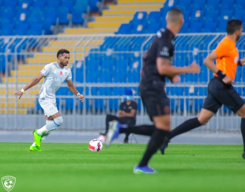 علي البليهي خلال مباراة الهلال والشباب الودية