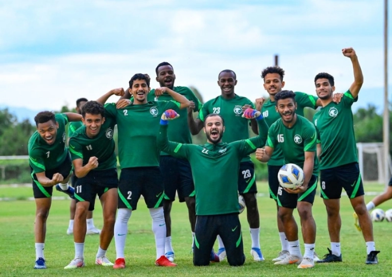 لاعبو الأخضر بعد مناورة أمس