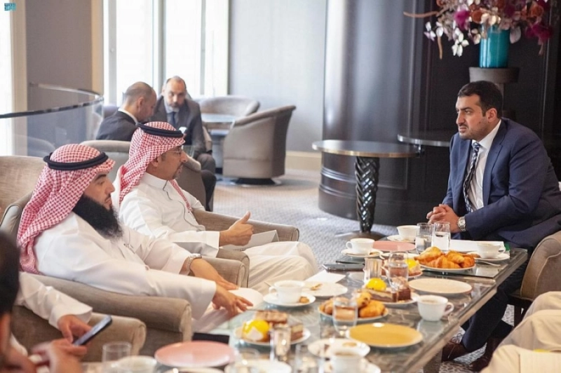 الخريف خلال لقائه السفير
