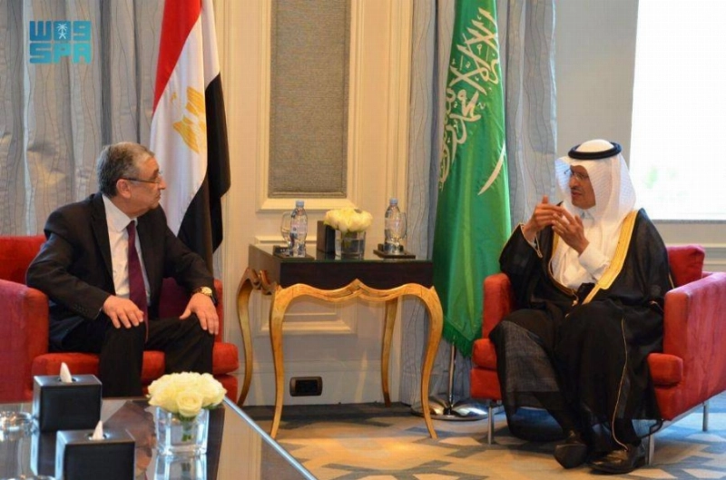 وزيرا الطاقة خلال الاجتماع (مكة)
