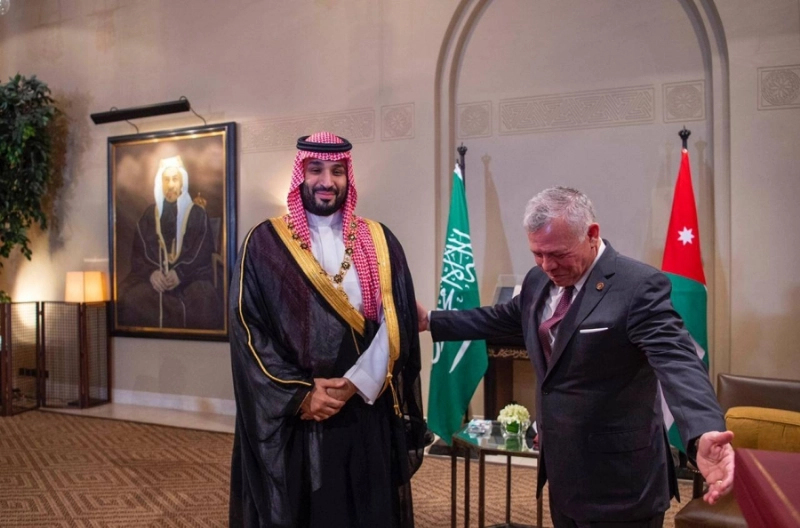 الأمير محمد بن سلمان والملك عبدالله الثاني خلال جلسة المباحثات (واس)