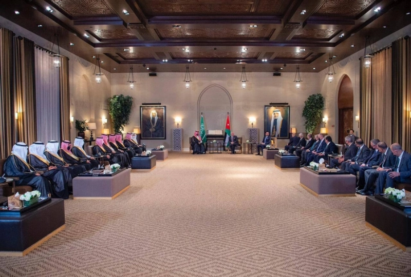 الأمير محمد بن سلمان والعاهل الأردني خلال جلسة المباحثات (واس)