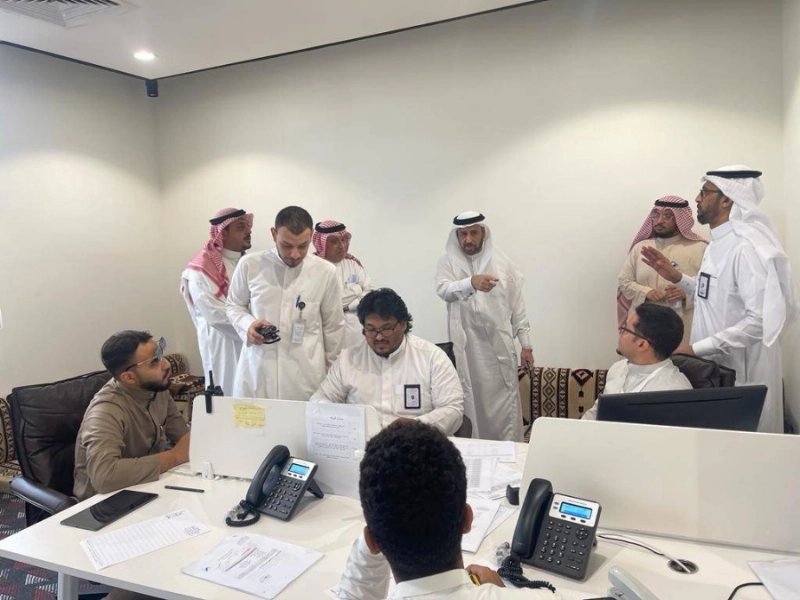 ماهر جمال يطلع على سير العمل (مكة)