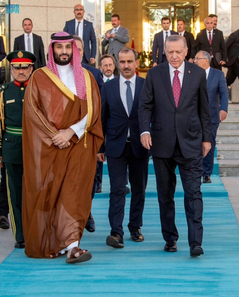إردوغان خلال توديعه ولي العهد في المطار (مكة)