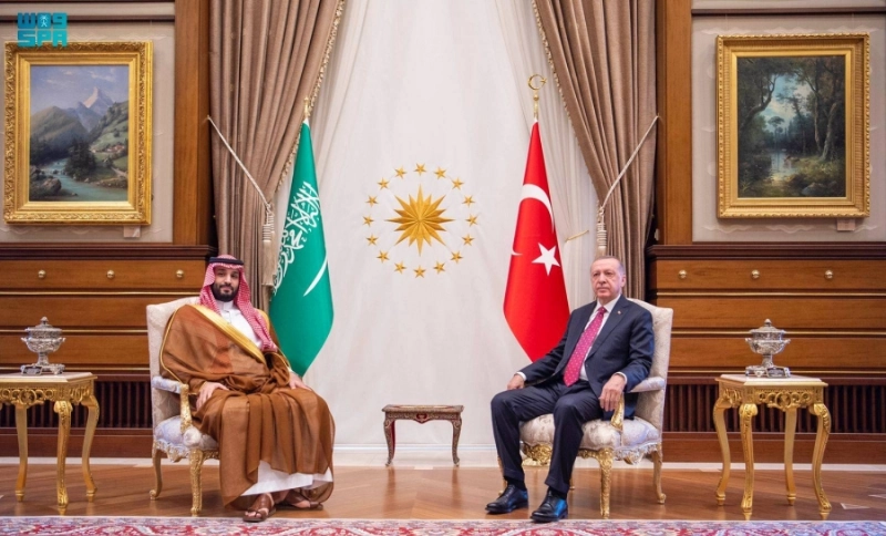 الأمير محمد بن سلمان والرئيس التركي خلال جلسة المباحثات أمس (واس)