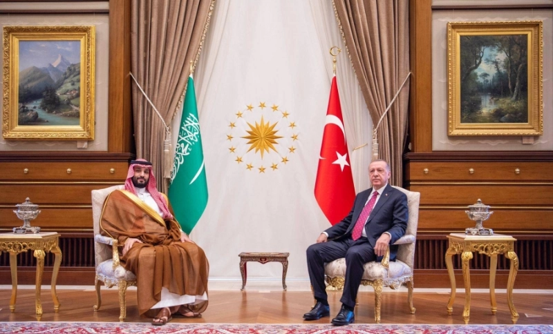 الأمير محمد بن سلمان والرئيس التركي خلال جلسة المباحثات أمس (واس)