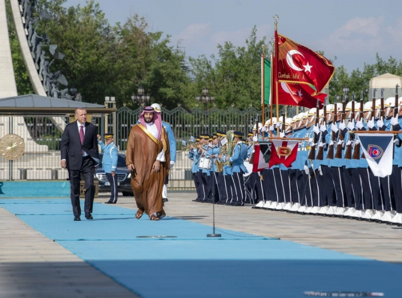 الأمير محمد بن سلمان ورجب إردوغان خلال مراسم الاستقبال الرسمية (واس)