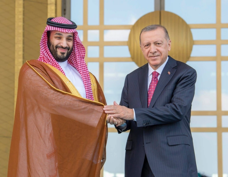 الأمير محمد بن سلمان ورجب إردوغان خلال مراسم الاستقبال الرسمية