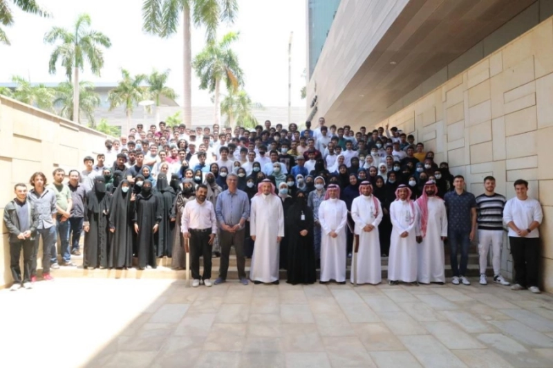 طلاب موهبة خلال دورة تدريبية سابقة في جامعة كاوست (مكة)