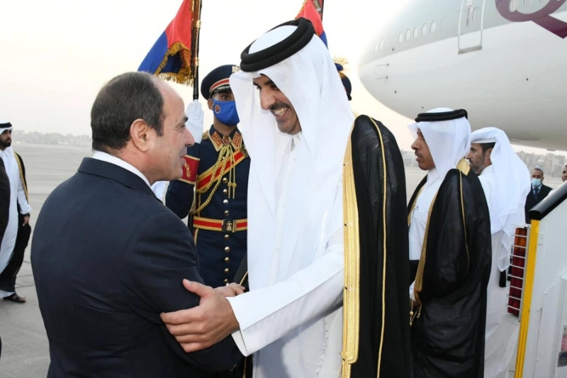 الرئيس المصري لدى وداع أمير قطر (د ب ا)