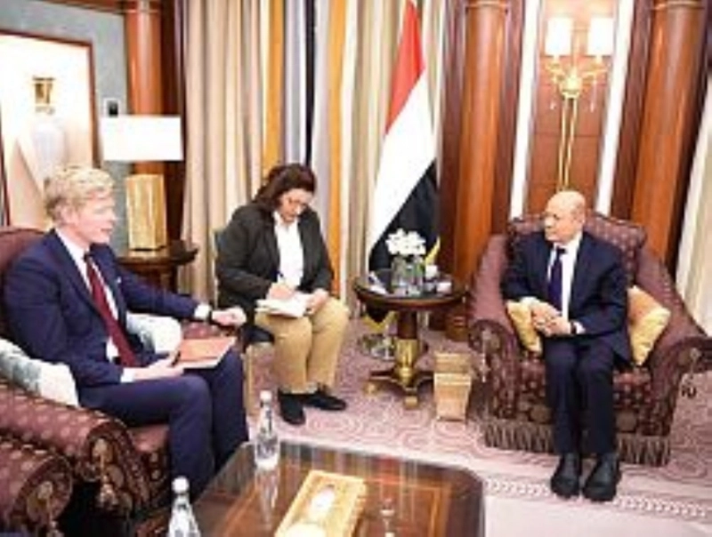 رشاد العليمي والمبعوث الأممي (مكة)