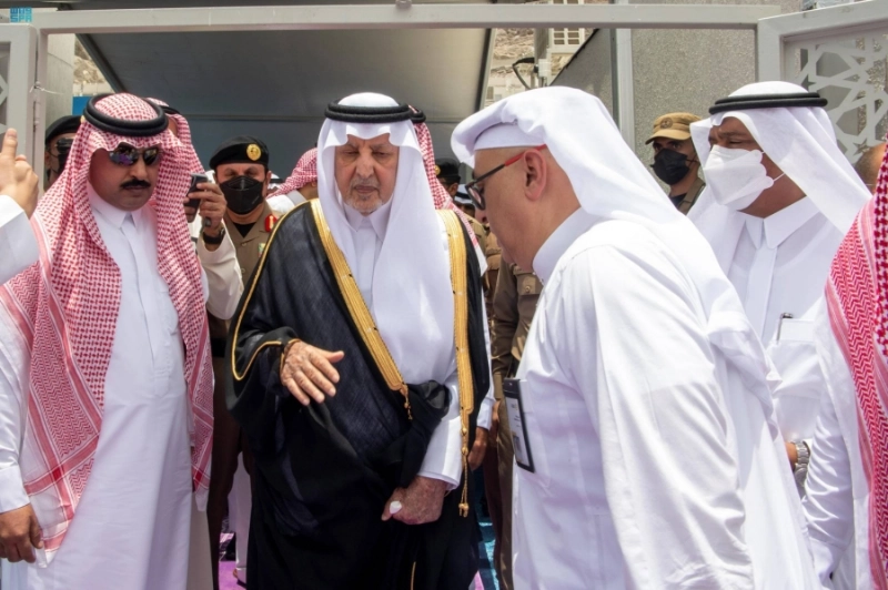 خالد الفيصل لدى جولته التفقدية (مكة)
