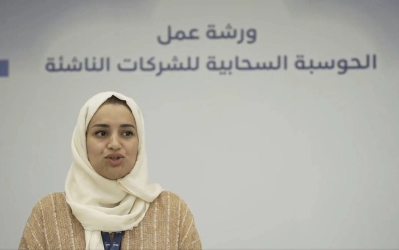 مسؤولة في هيئة الاتصالات خلال حديثها بالورشة