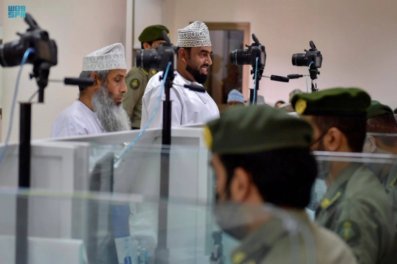 الجوازات تنهي إجراءات حجاج سلطنة عمان (مكة)
