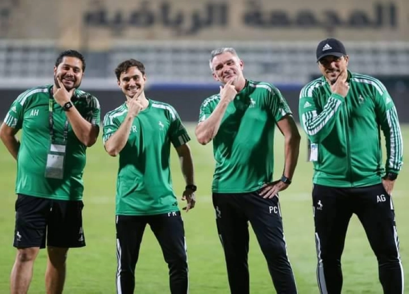 كارتيرون مع مساعديه