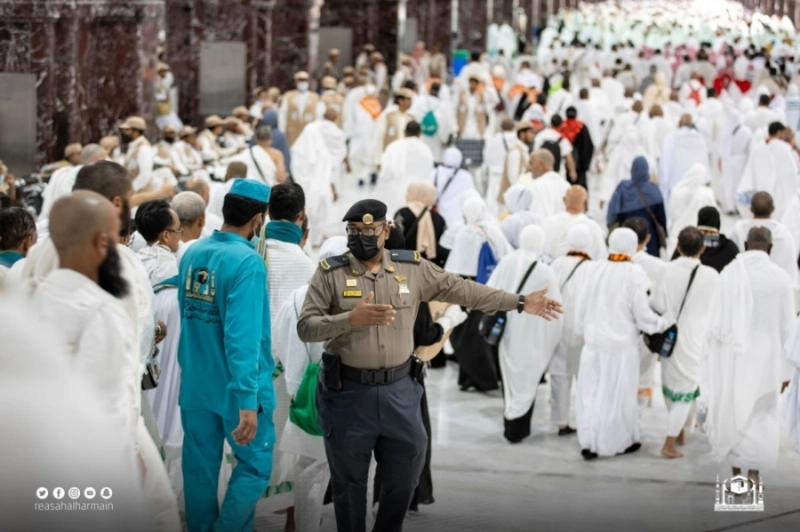 توجيه وارشاد الحجاج داخل المسجد الحرام (مكة)