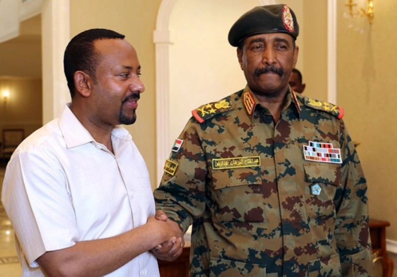 البرهان وآبي أحمد (مكة)