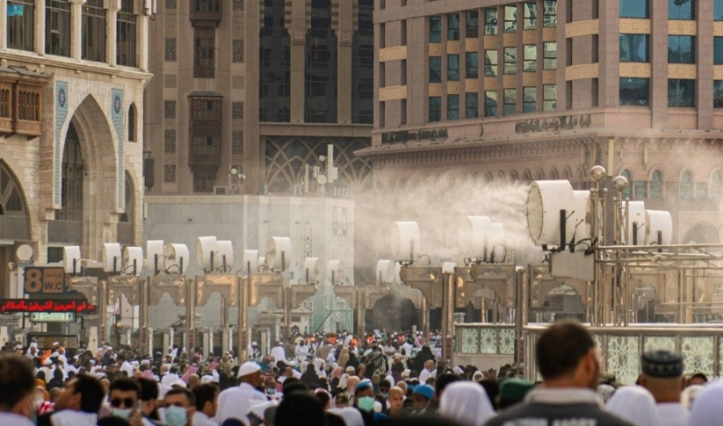 مراوح الرذاذ بساحات الحرم المكي (مكة)