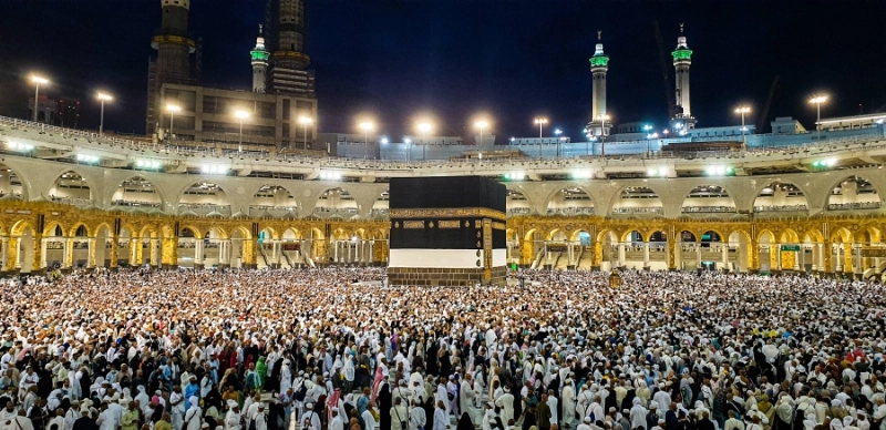 الحجاج المتعجلون يؤدون طواف الوداع (أنس الحارثي)