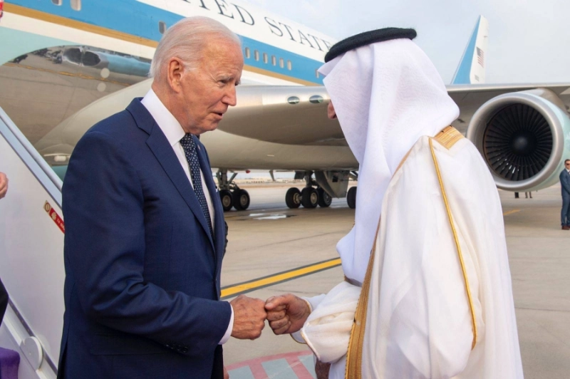 الرئيس الأمريكي لدى وصوله مطار الملك عبدالعزيز الدولي
