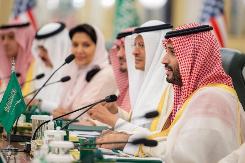 ولي العهد خلال ترؤسه الاجتماع