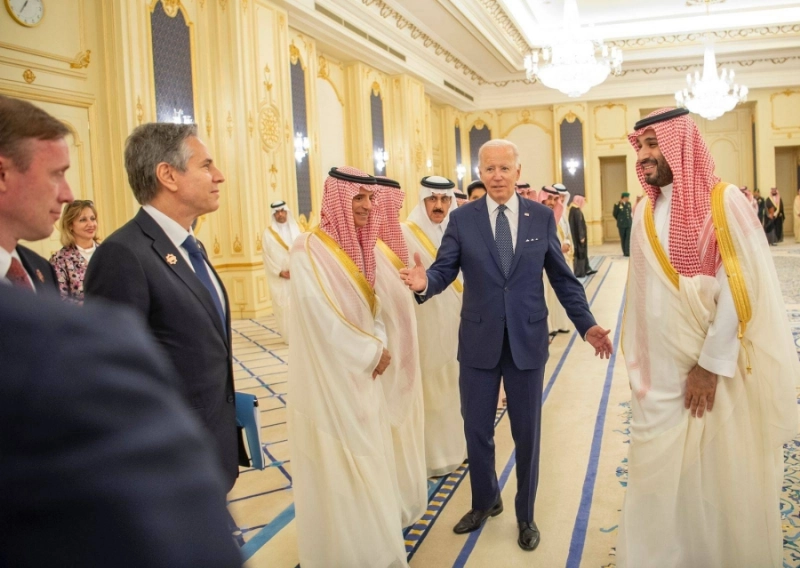 ولي العهد يرحب بالرئيس الأمريكي في قصر السلام (مكة)