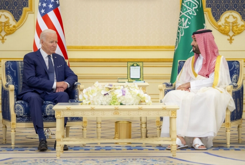 ولي العهد خلال استقباله الرئيس الأمريكي (مكة)