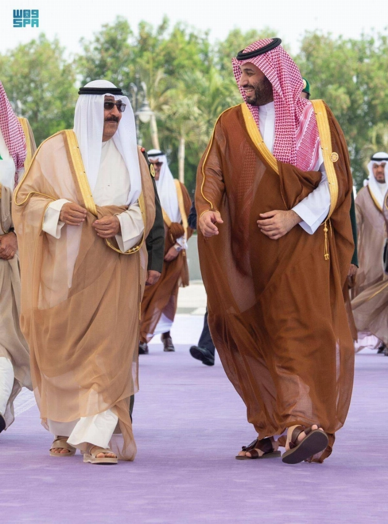 الأمير محمد بن سلمان مستقبلا الشيخ مشعل الصباح