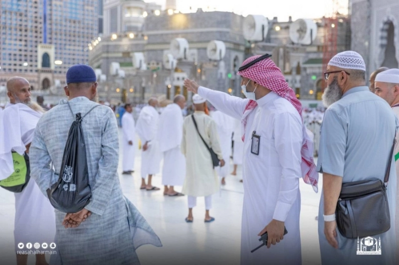 متابعة خدمات التعقيم والوقاية البيئية بالمسجد الحرام (مكة)