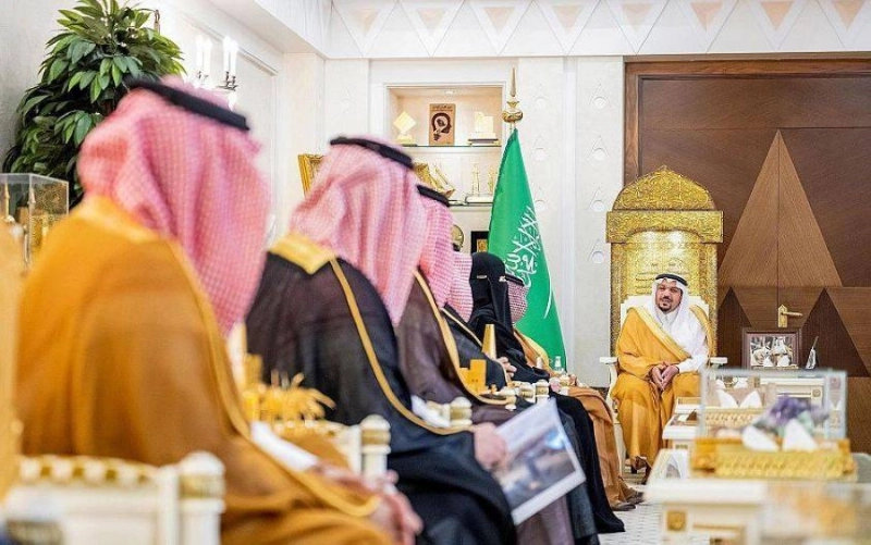 فيصل بن مشعل خلال اللقاء