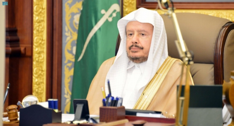 عبدالله آل الشيخ مترئسا جلسة الشورى عبر الاتصال المرئي (مكة)