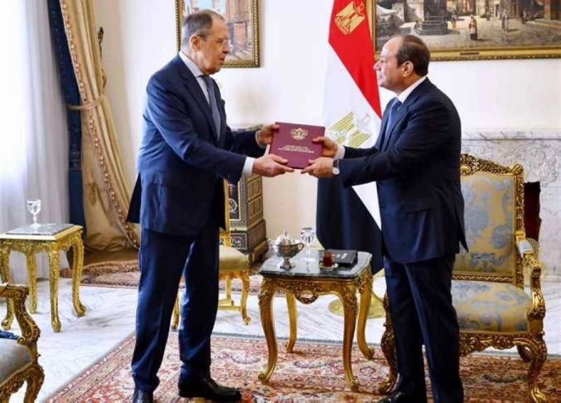 السيسي يسلم لافروف رسالة للرئيس بوتين (مكة)