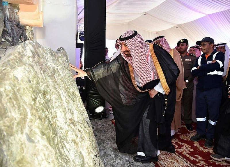 أمير نجران في جولة على هامش حفل التدشين