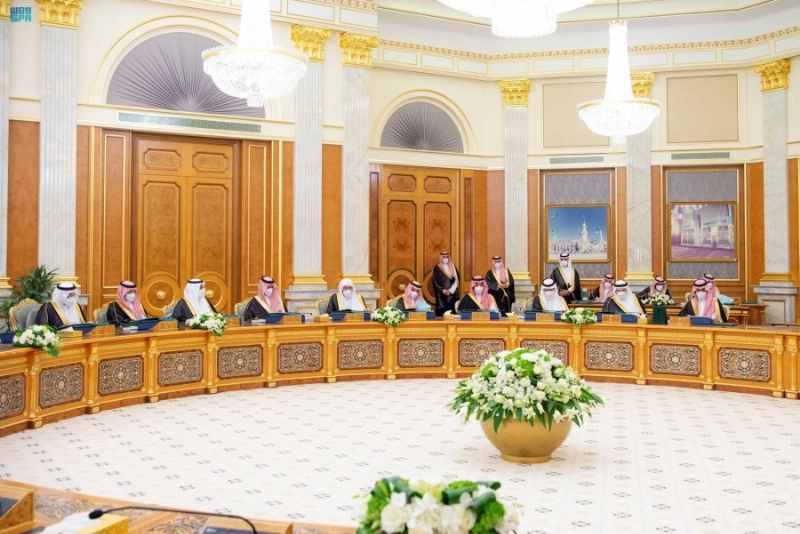 الملك سلمان مترئسا جلسة مجلس الوزراء أمس (واس)