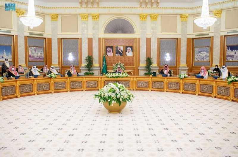 الملك سلمان مترئسا جلسة مجلس الوزراء أمس (واس)