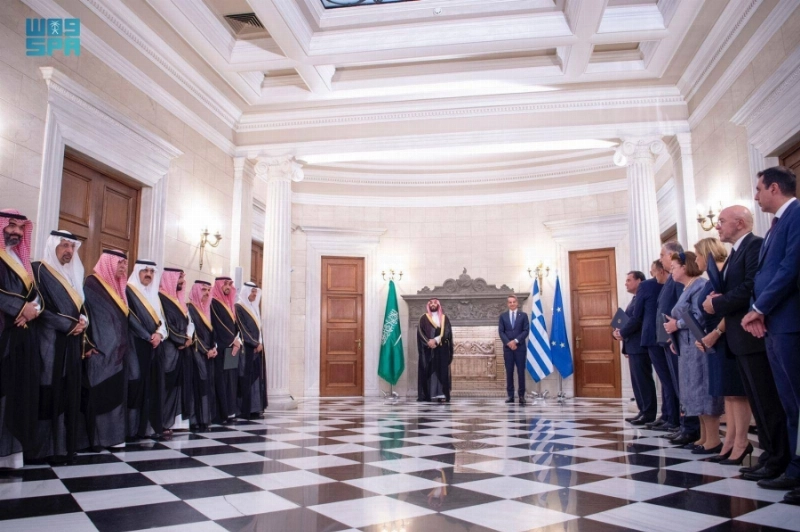 ولي العهد ورئيس وزراء اليونان خلال تبادل الاتفاقيات ومذكرات التفاهم