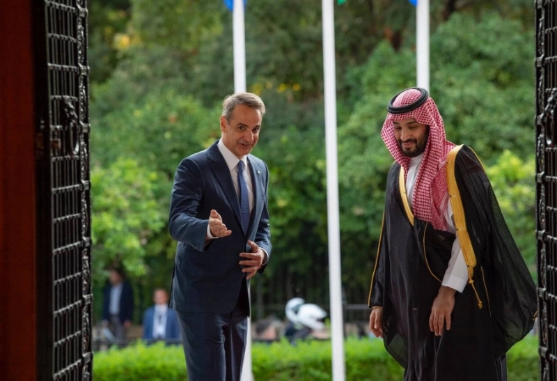 الأمير محمد بن سلمان لدى وصوله إلى قصر ماكسيموس باليونان (واس)